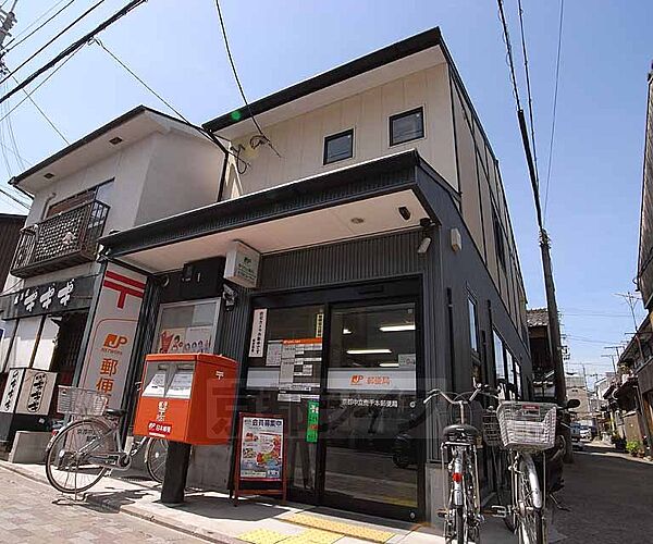 京都中立売千本郵便局まで366m 商店街の入口 中立売通り沿いです