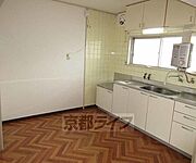 キッチン後ろも広くて便利です