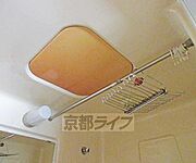 シャワーカーテンをかけることができます