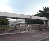 大成中学校まで54m あたりは広々とした田園風景や大堰川、愛宕山の山並みが目に映り、季節ごとの風景が楽しめます。