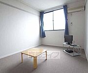 広々とした部屋です。