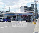 ローソン伏見向島店まで39m 国道24号線沿いです。駐車場は広いです。