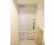 しっかりとした玄関。