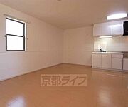 西窓のある明るいＬＤＫです。