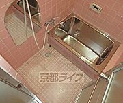 ゆったりとしたバスルームです