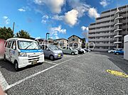 外観 敷地内に駐車場施設
