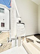シンプルなデザインのポスト