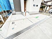 駐車2台可能！急なお客様の駐車に。また、ご家族の自転車スペースとしても大活躍。
