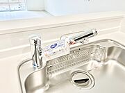 いつでも清潔なおいしいお水を。一つの水栓で水道水と浄水を使い分け。
