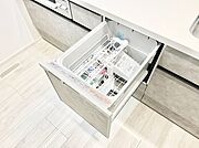 面倒なお片づけは食洗機にお任せ！家事の負担が減って、時間にも気持ちにもゆとりができます。