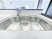 いつでも清潔なおいしいお水を。一つの水栓で水道水と浄水を使い分け。