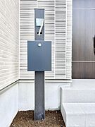 シンプルデザインのポスト。