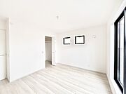 使いやすい形でベットや家具の置き方にも困ることもありません。   