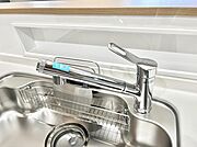 いつでも清潔なおいしいお水を。一つの水栓で水道水と浄水を使い分け。