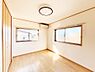 子供部屋：窓からのやさしい光が心地よいプライベートルーム