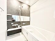 落ち着いた雰囲気でゆっくりお寛ぎいただけるバスルーム