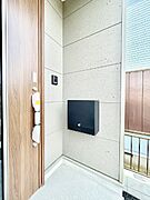 シンプルデザインのポスト。