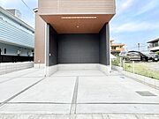 駐車2台可能！急なお客様の駐車に。また、ご家族の自転車スペースとしても大活躍。