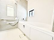 浴室乾燥機付きのバスルームでいつでも快適なバスタイムが楽しめます！