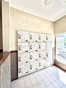 留守時のお荷物の受け取りもできる宅配ボックス付き