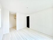 ウォークインクローゼットがあるお部屋！季節ごとの入れ替えも不要で便利です。