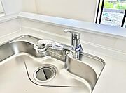 いつでも清潔なおいしいお水を。一つの水栓で水道水と浄水を使い分け。