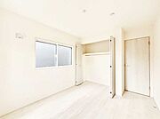 クローゼット付きのお部屋でスッキリとした空間でゆったり寛げます。