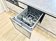 面倒なお片づけは食洗機にお任せ！家事の負担が減って、時間にも気持ちにもゆとりができます。