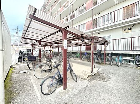 駐輪場は屋根付き