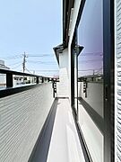 暖かな陽光が降り注ぐバルコニーはお洗濯におすすめ。爽やかな風も心地よいです。