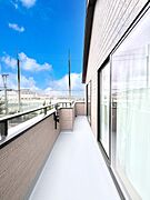 ゆったりバルコニーだから沢山お洗濯ものを干せます。