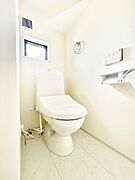 明るく清潔感のあるトイレです。 