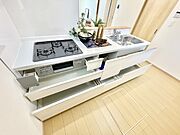 使いやすさを優先したスライド式収納タイプ！