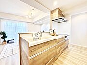 広々とした使い勝手の良いキッチンで日々のお料理も楽しくなりそう
