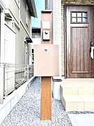 シンプルデザインのポスト。