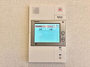 訪問者が一目でわかる安心のＴＶモニター付きインターホン。   