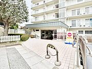 落ち着いた雰囲気のエントランス