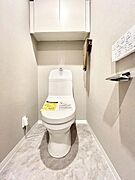 明るく清潔感のあるトイレです。  