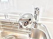 いつでも清潔なおいしいお水を。一つの水栓で水道水と浄水を使い分け。