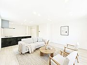 家族の和やかな会話が聞こえてきそう。開放感のあるリビングです。※家具はCGです  
