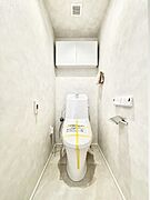 明るく清潔感のあるトイレです。  