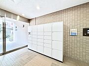留守時のお荷物の受け取りもできる宅配ボックス付き