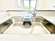 広々としたシンクでお料理やお皿洗いもラクラク快適に！