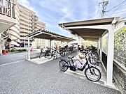 駐輪場は屋根付き