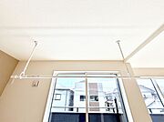 室内物干しポール。梅雨や花粉の時期に大活躍します。  
