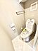 トイレ：明るく清潔感のあるトイレです。  