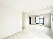 明るいバルコニーサイドに洋室を設置。目覚めの良い寝室に。