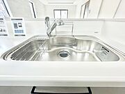 広々としたシンクでお料理やお皿洗いもラクラク快適に！