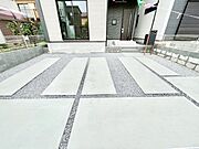 目の前が駐車場だと雨の日も大量にお買い物をした時も便利ですね
