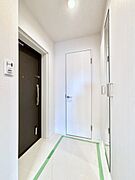 たっぷりの収納力を備えたシューズインクローゼット付きの玄関